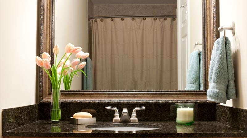 5 Tips for Decorating With Mixed Metals