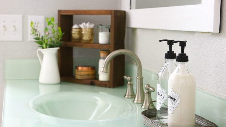 6 Tips for De-cluttering and Organizing Your Bathroom