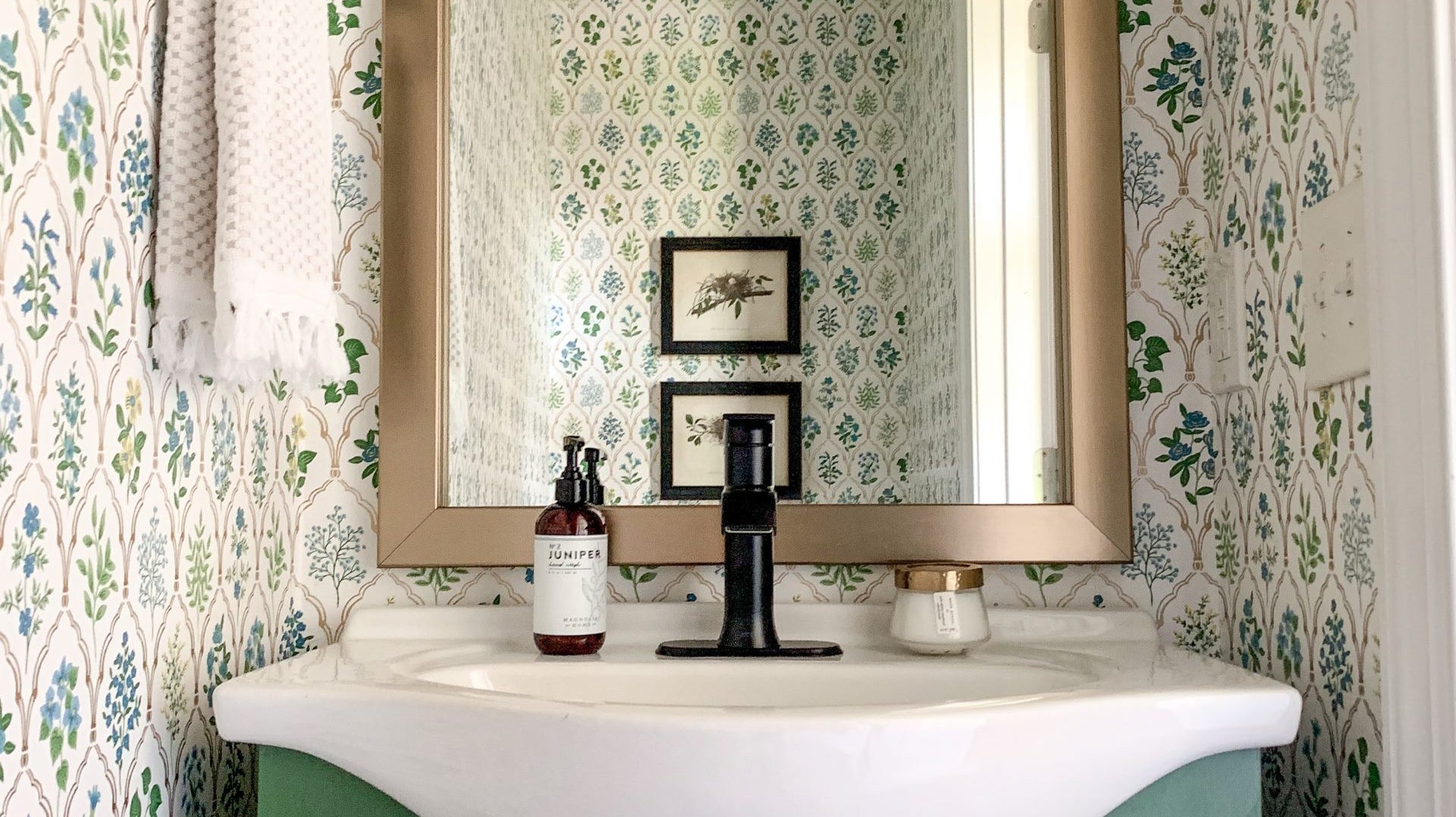 4 Fast and Easy Ways to Spruce Up a Dull Bathroom