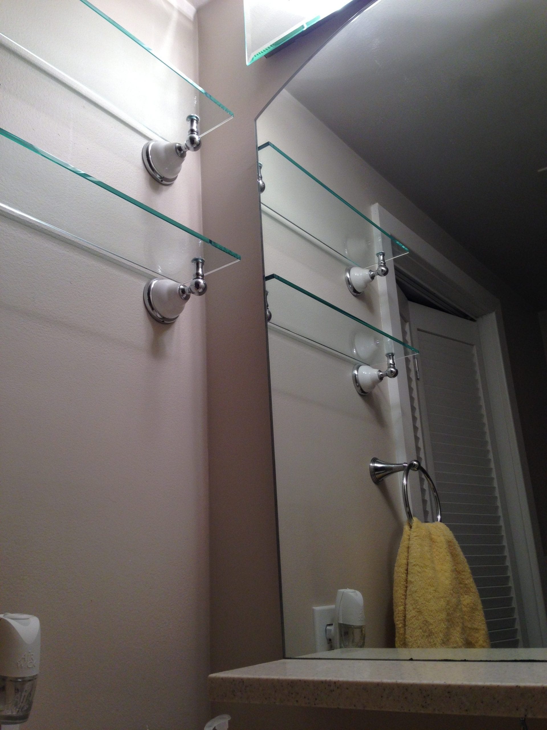 How to Clean Your Bathroom Mirror