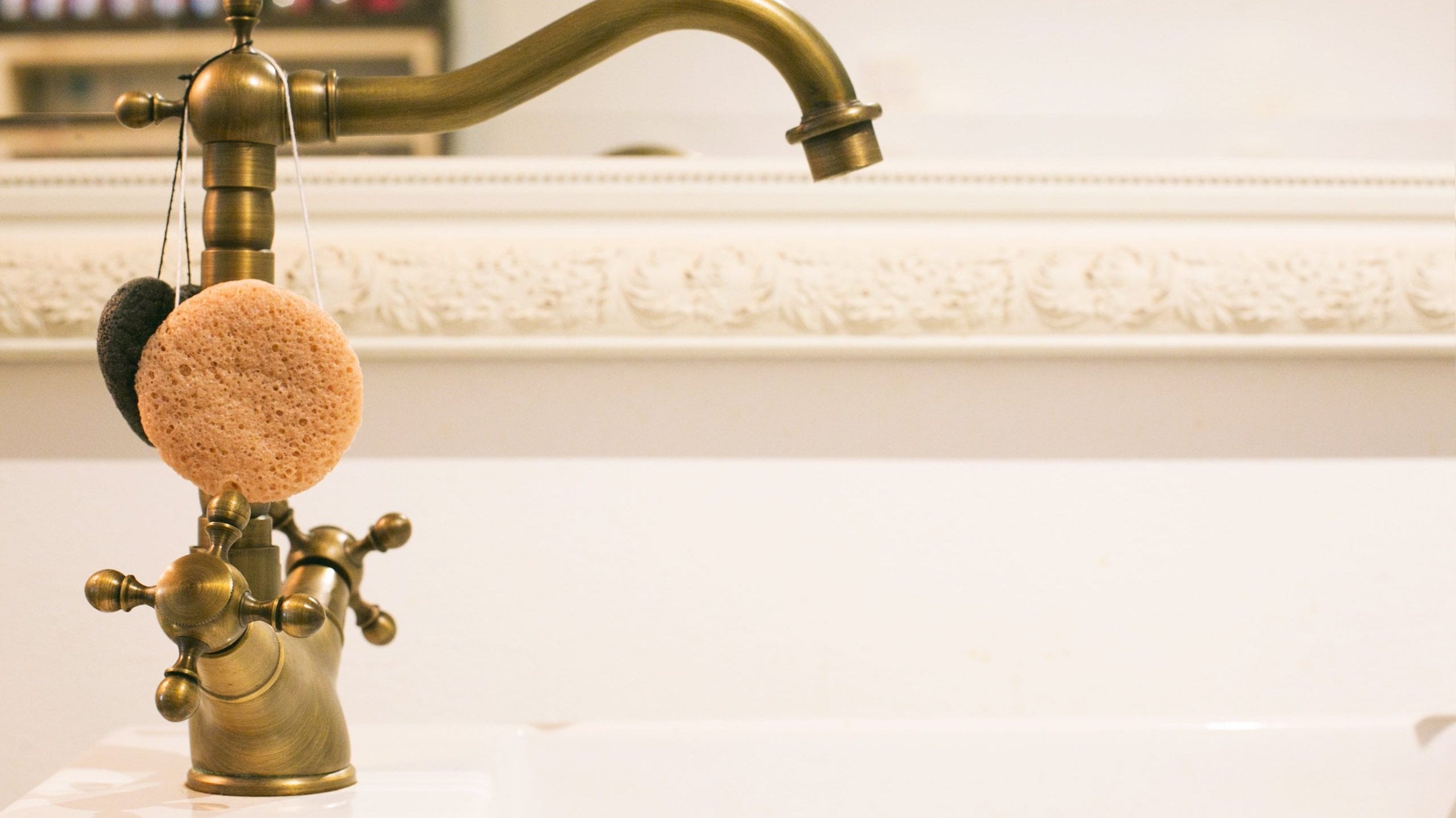 5 Tips for De-cluttering Your Bathroom