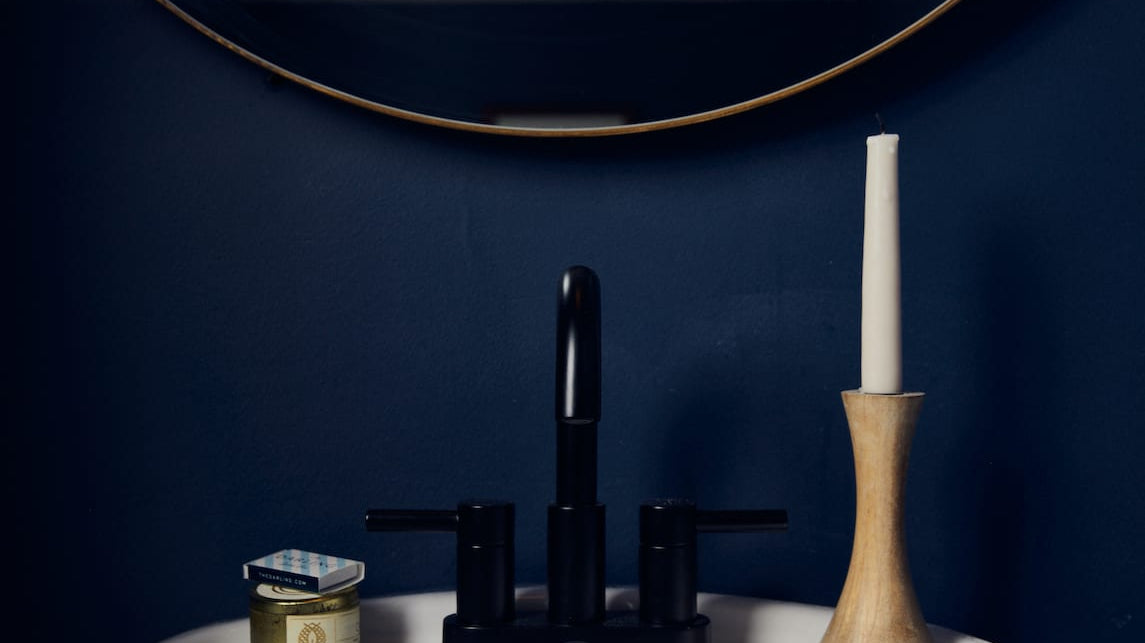 The One Color You Should Be Adding to Your Bathroom Décor