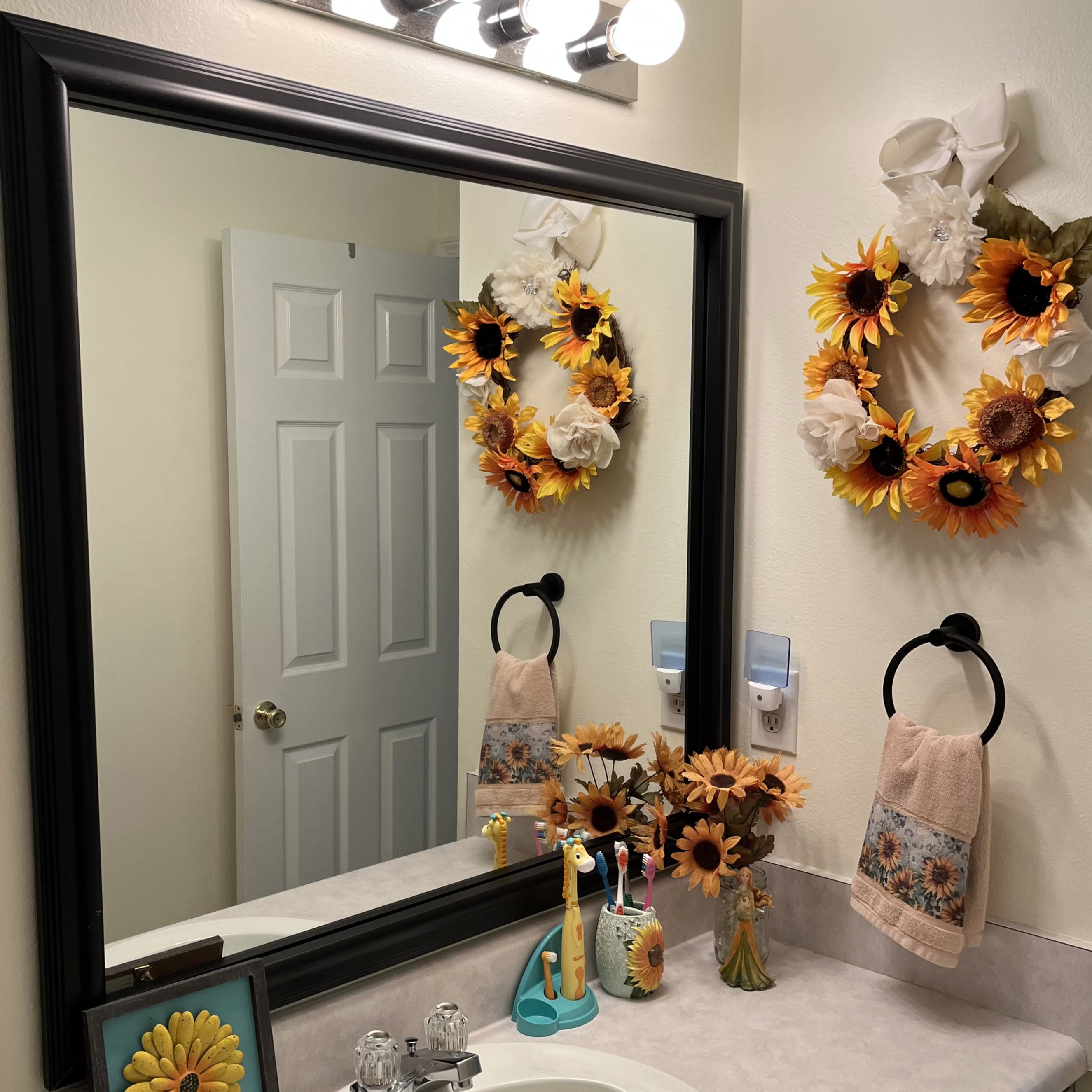 Carson Black Add A Frame