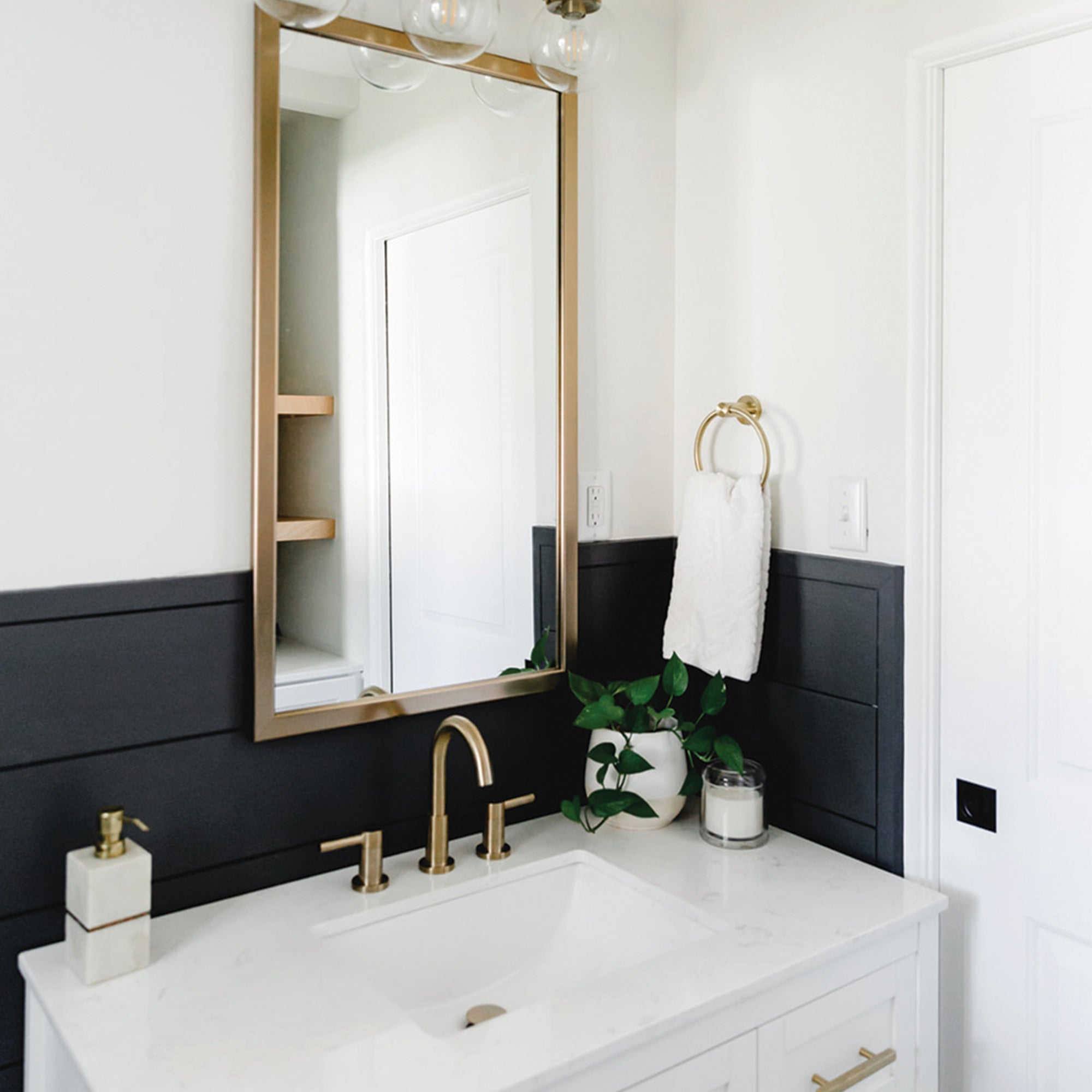 ellis-gold-lifestyle-5.png