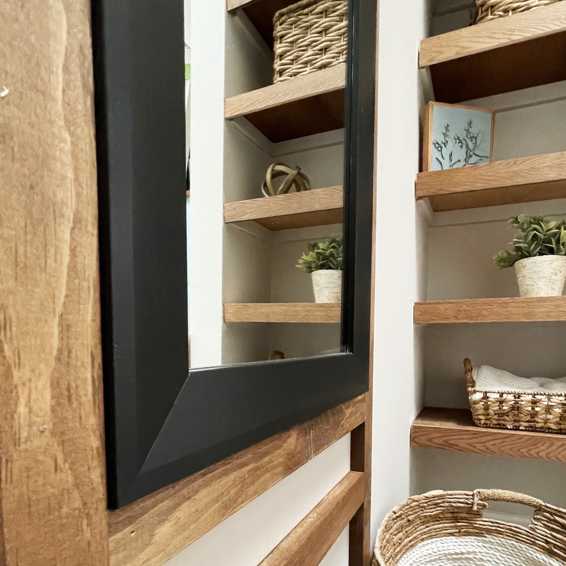 larue-black-lifestyle-4.png