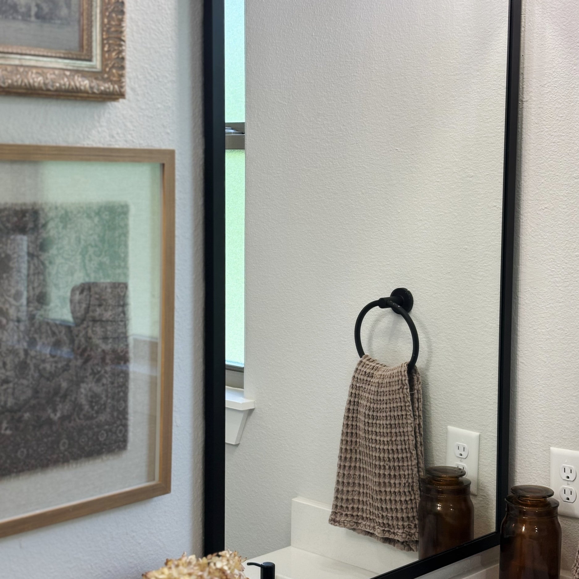 windham-black-lifestyle-3.png