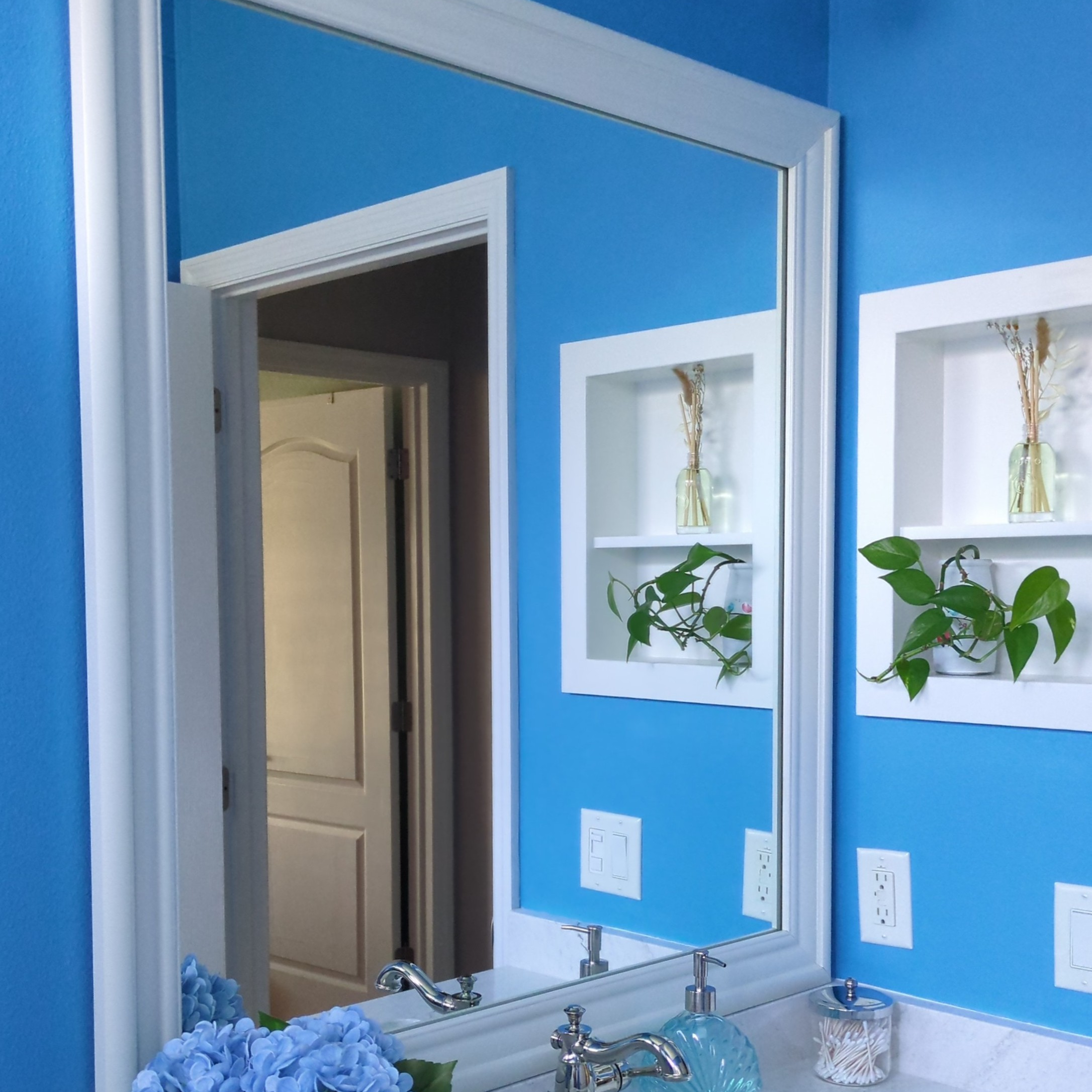 Humbolt White Add A Frame