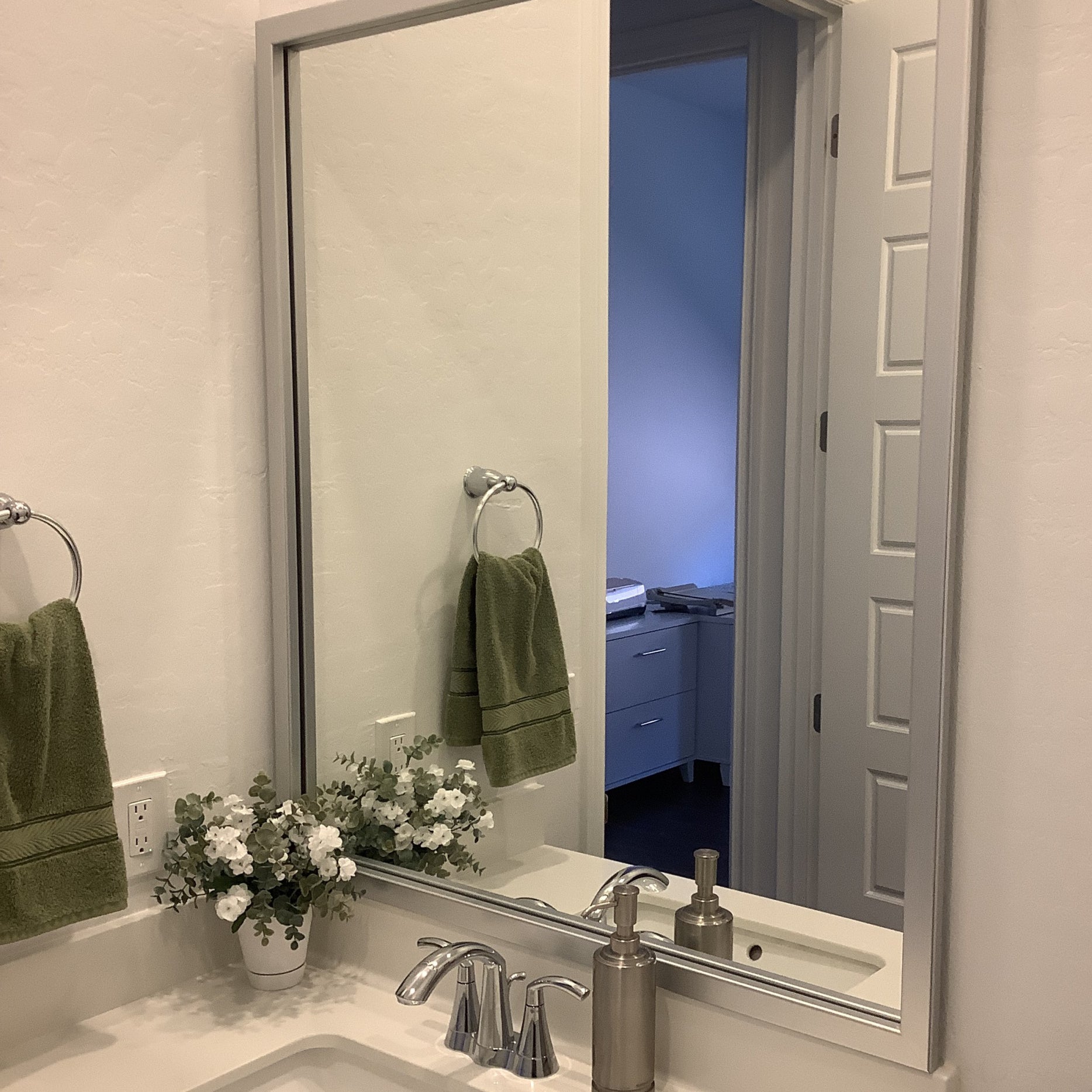 ellis-brushed-chrome-lifestyle-4.png