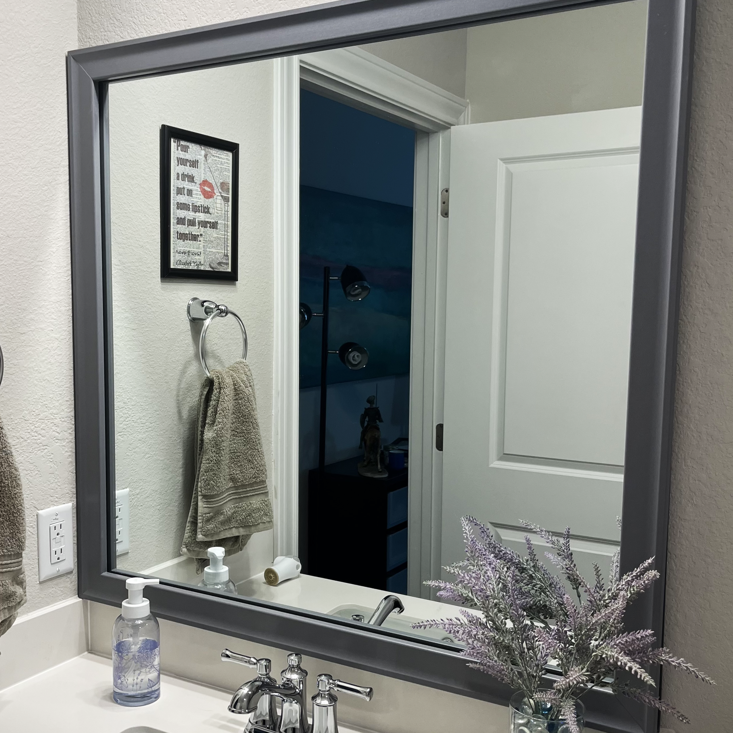 Avery Light Gray Add A Frame