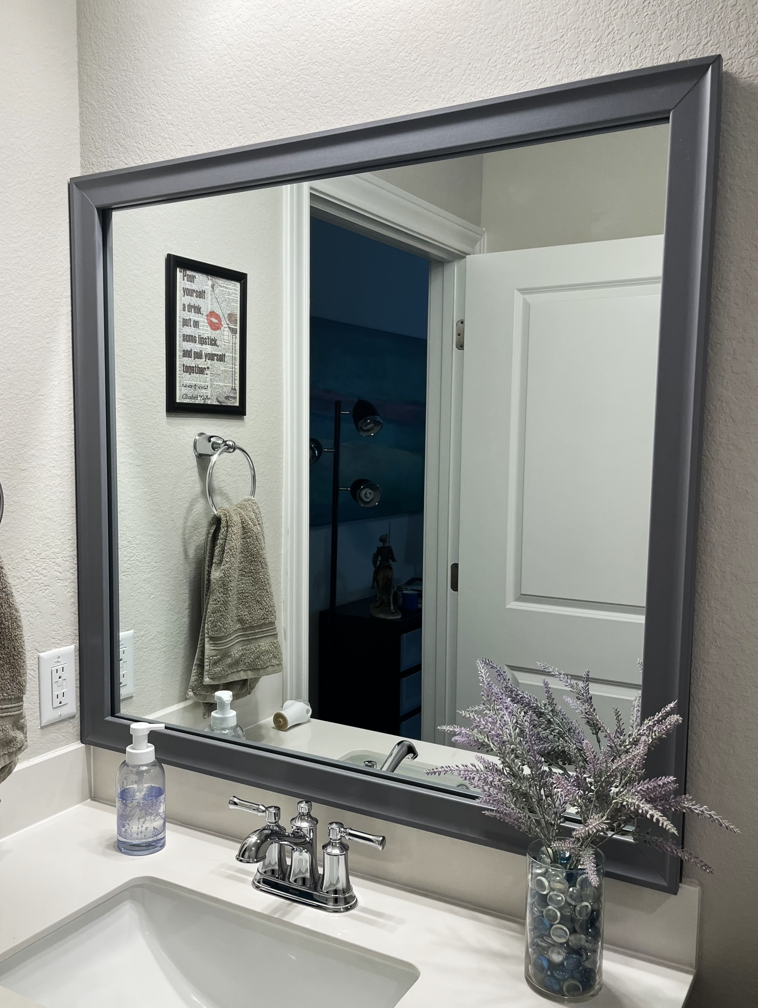 Avery Light Gray Add A Frame