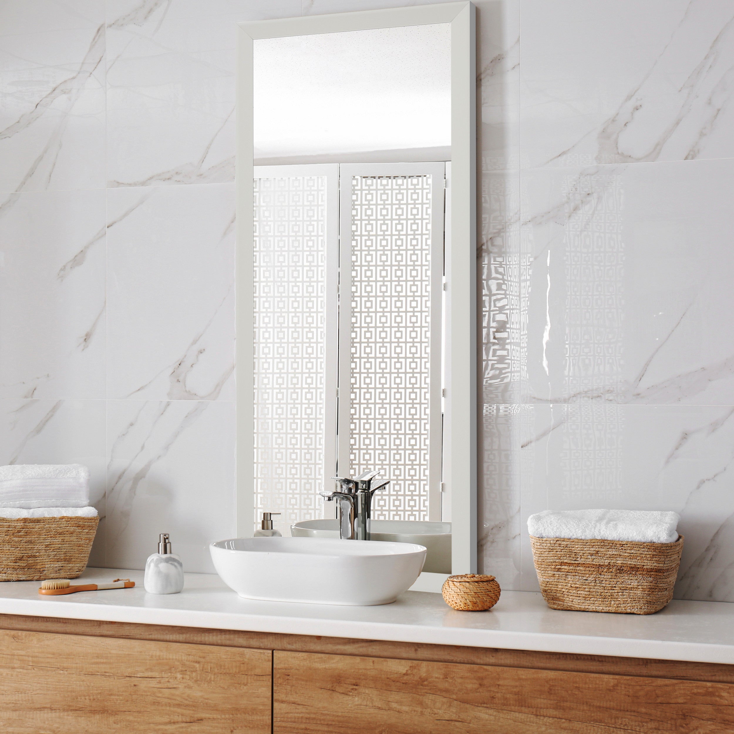 larue-white-lifestyle-5.png