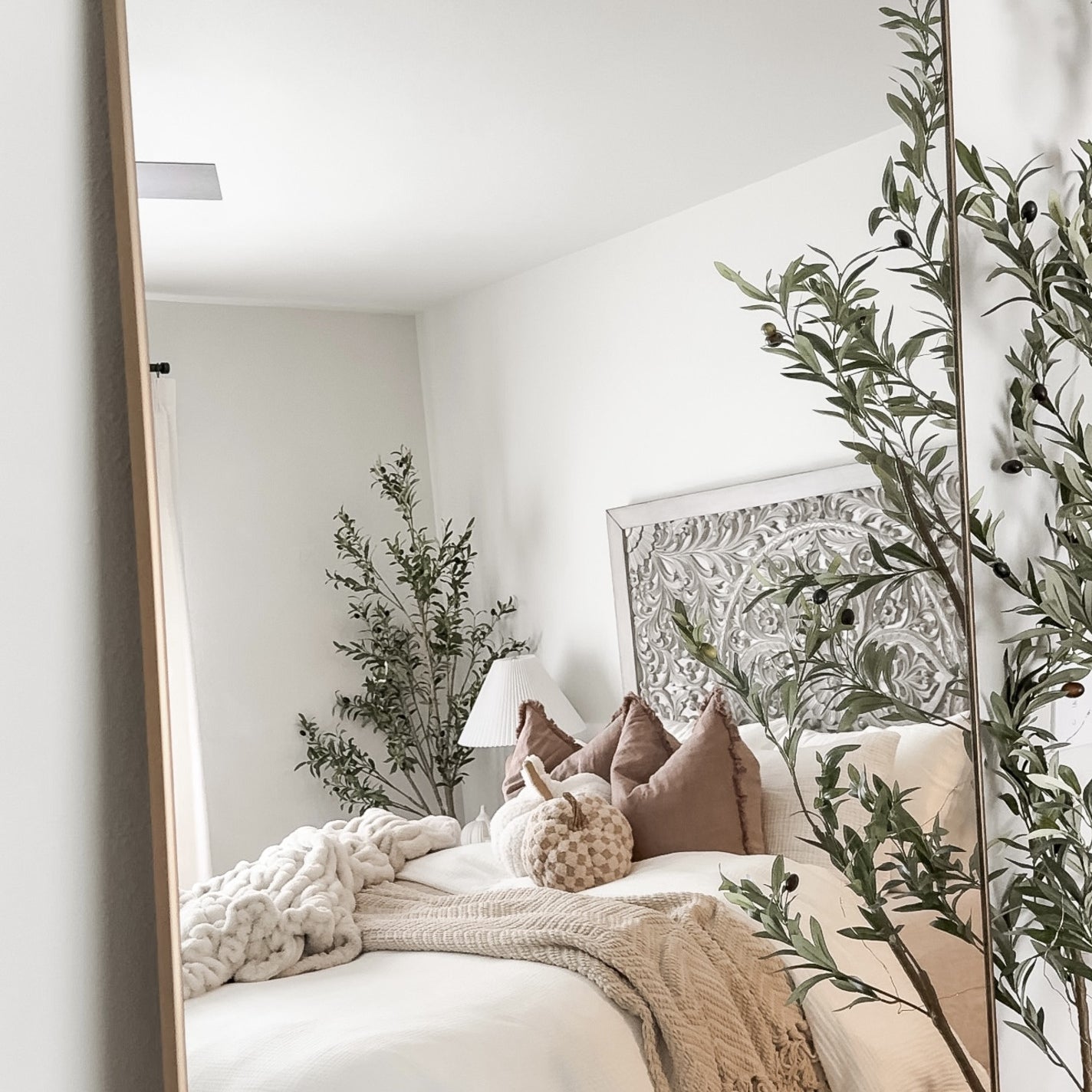 stanton-champagne-bronze-lifestyle-2.png
