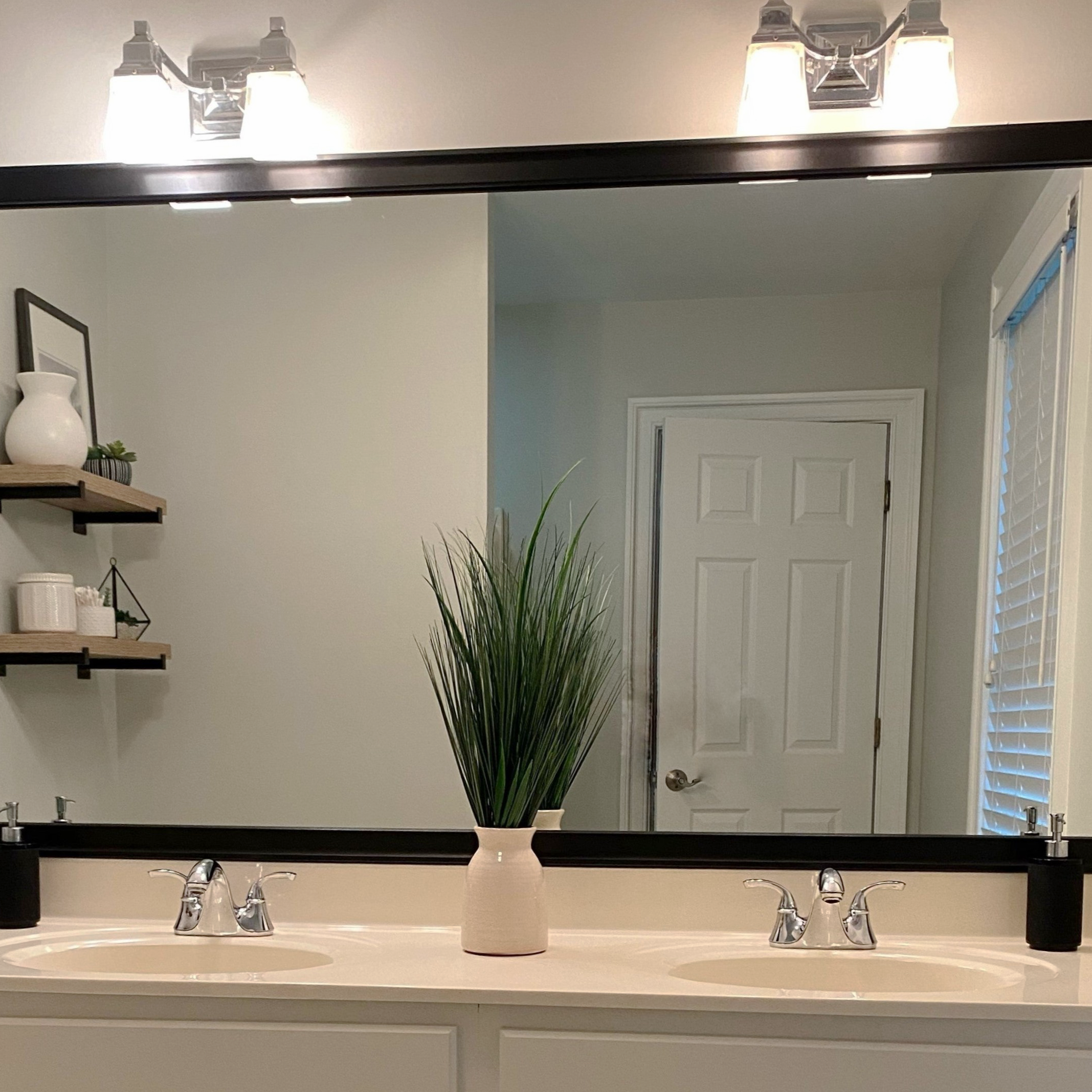 Avery Black Add A Frame