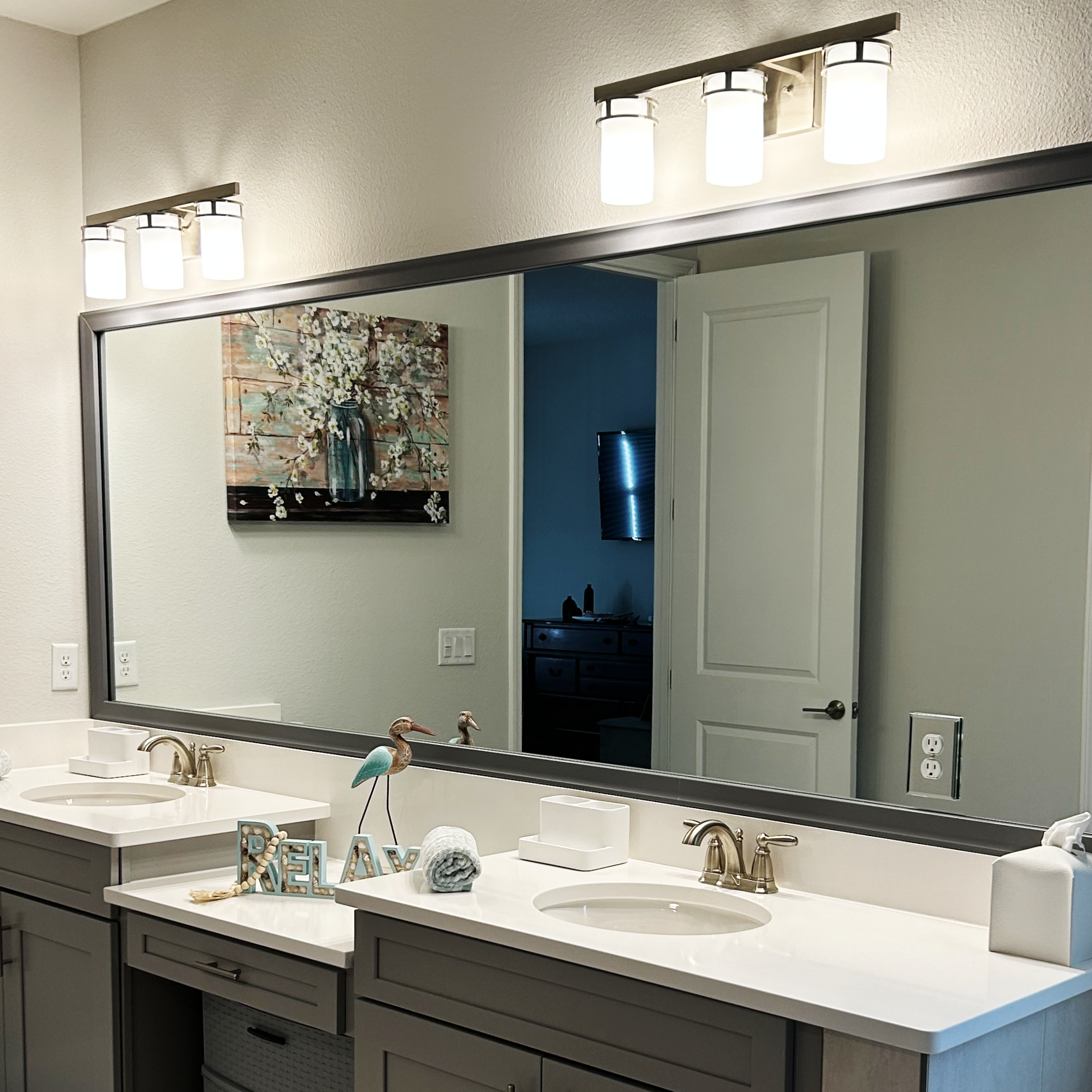Avery Light Gray Add A Frame