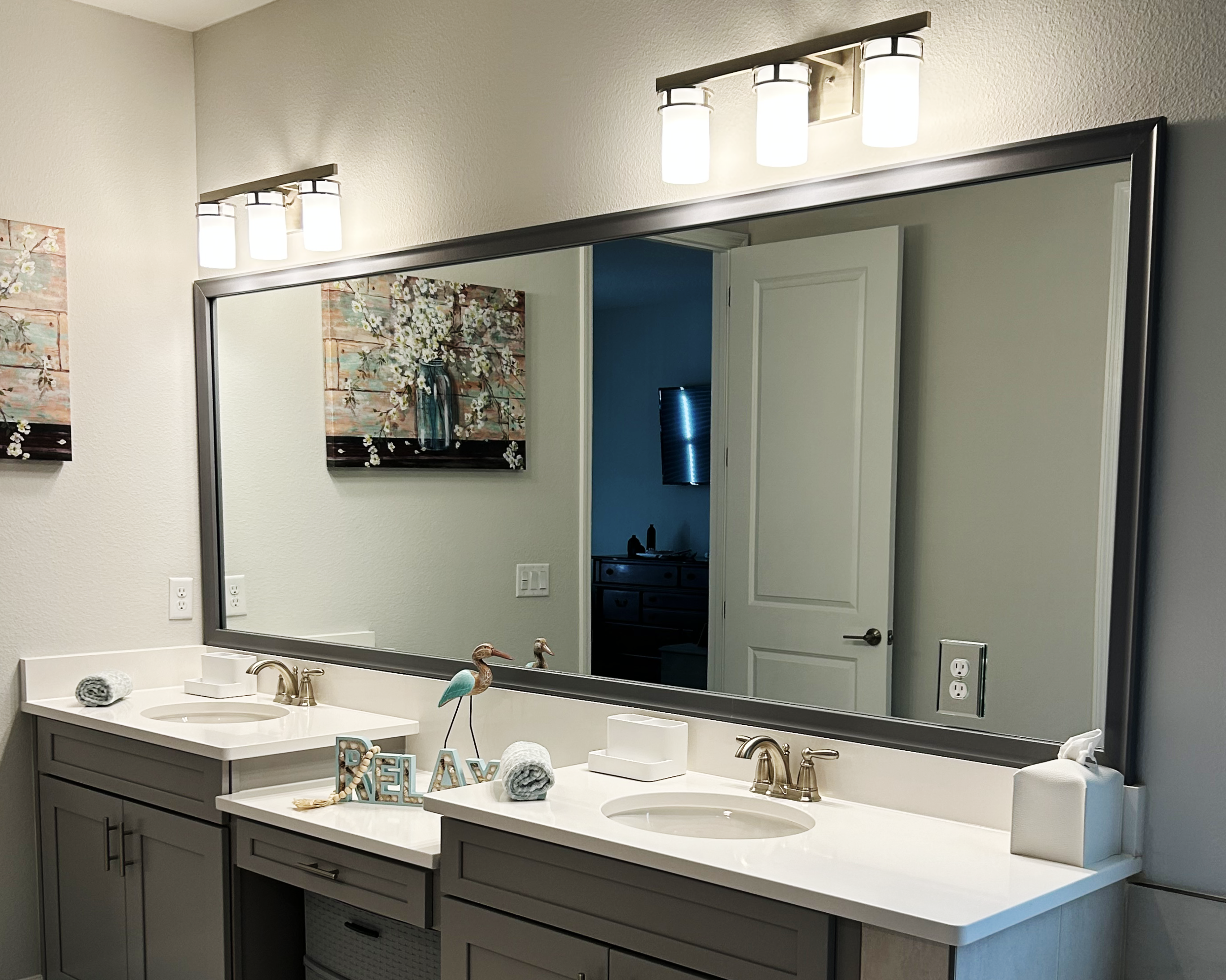 Avery Light Gray Add A Frame