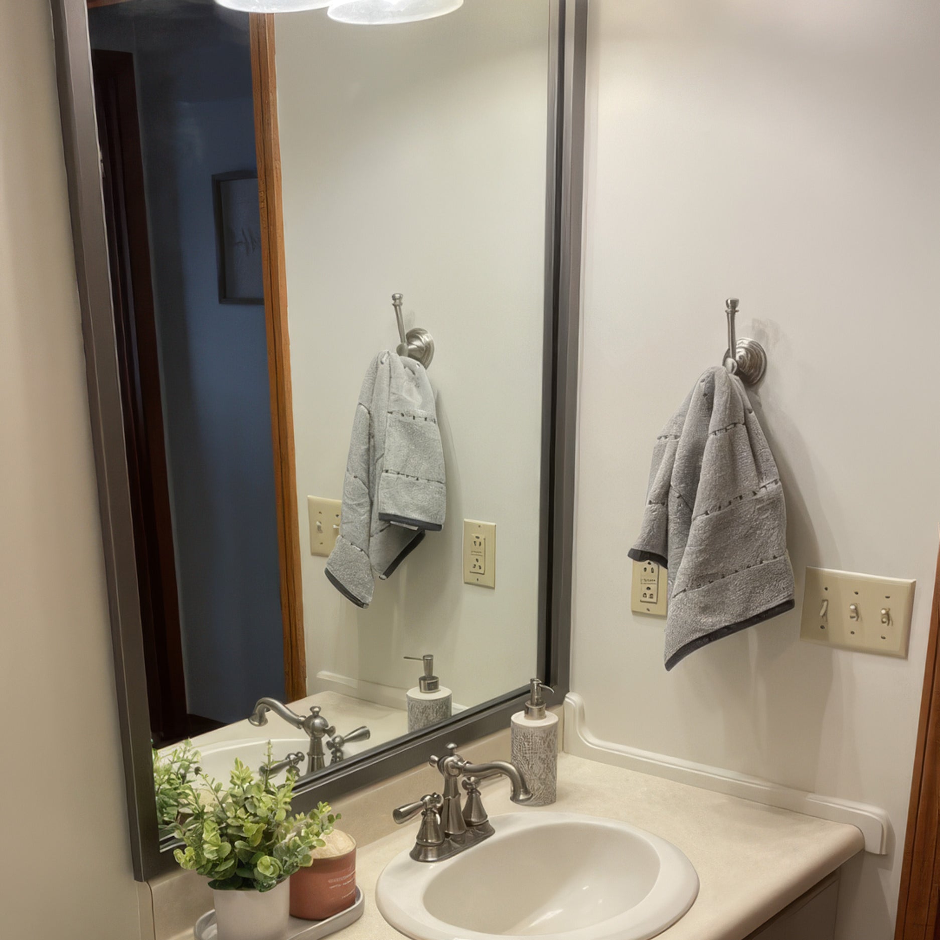 ellis-satin-nickel-lifestyle-5.png