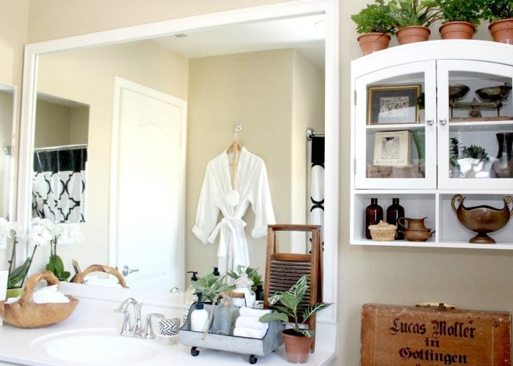 Mendez Manor's DIY Guest Bathroom Makeover