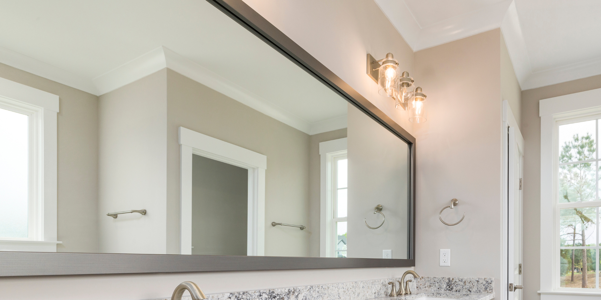 How to Choose the Right Frame for Your Bathroom Mirror
