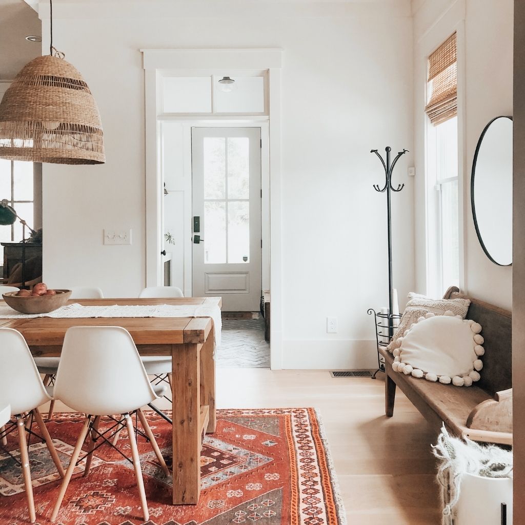 How to Effortlessly Mix Vintage & Modern Mirrors In Your Home