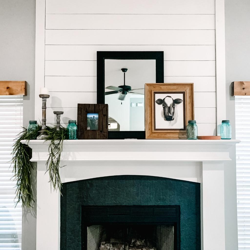 3 Reasons Why We Love the Leaning Mirror Trend