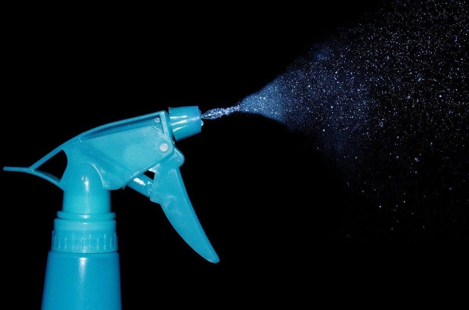 How to Make an In-Home Glass and Mirror Cleaner