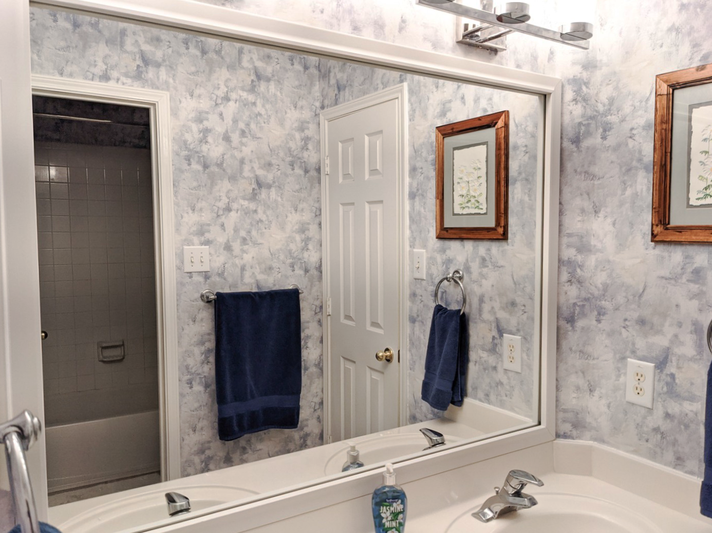 Avery Pure White Add A Frame