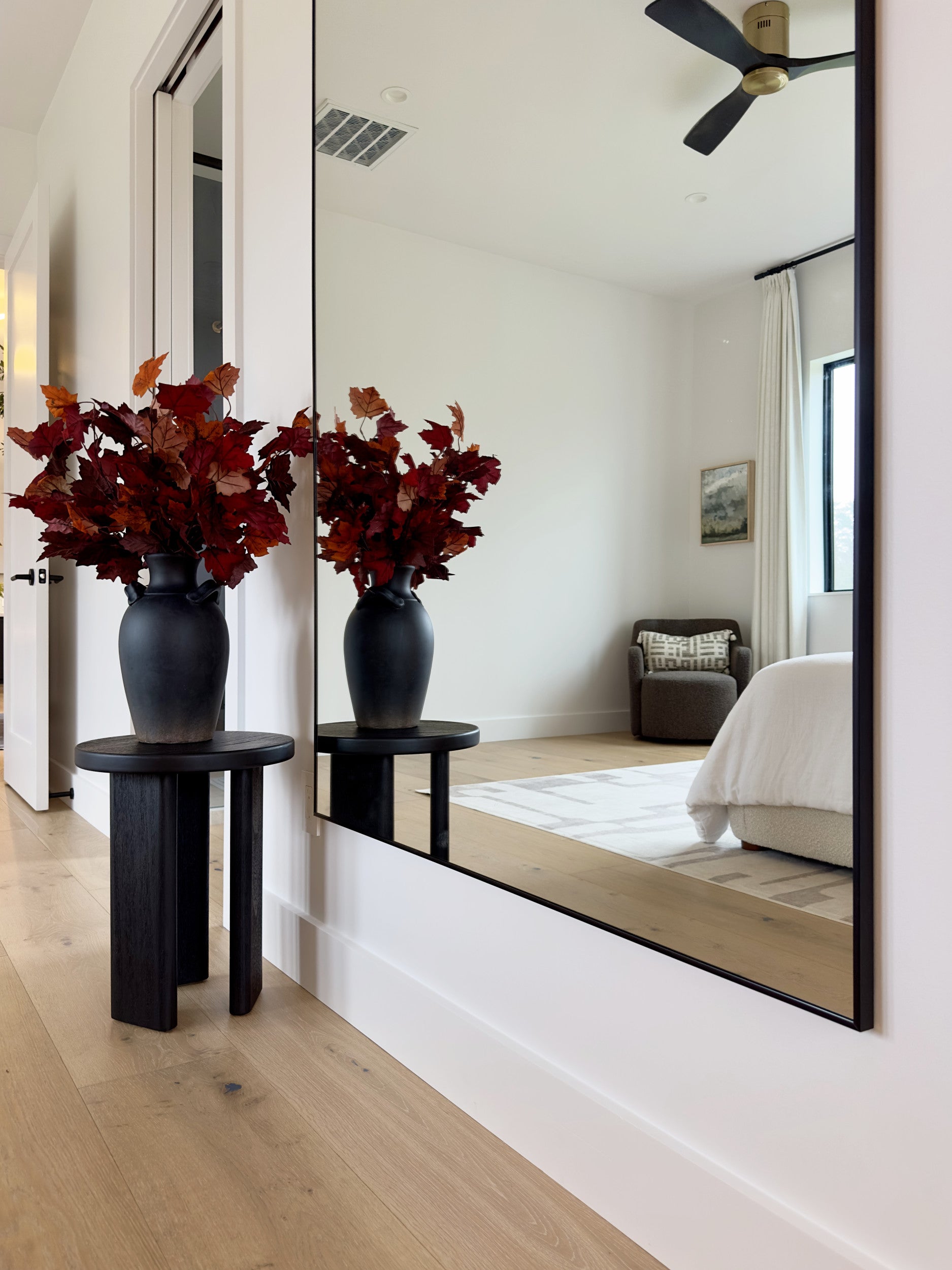 stanton-black-lifestyle-1.png