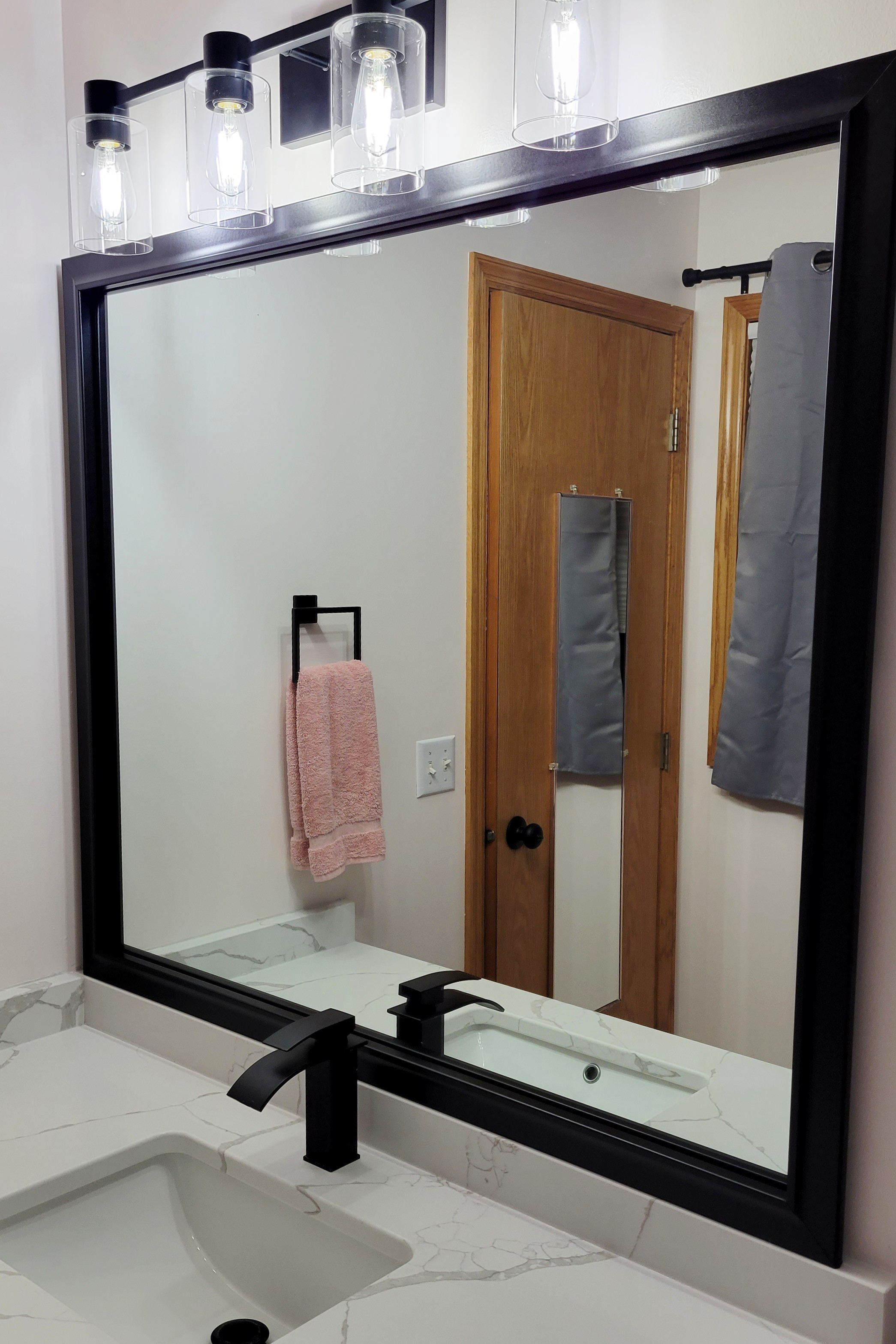Avery Black Add A Frame