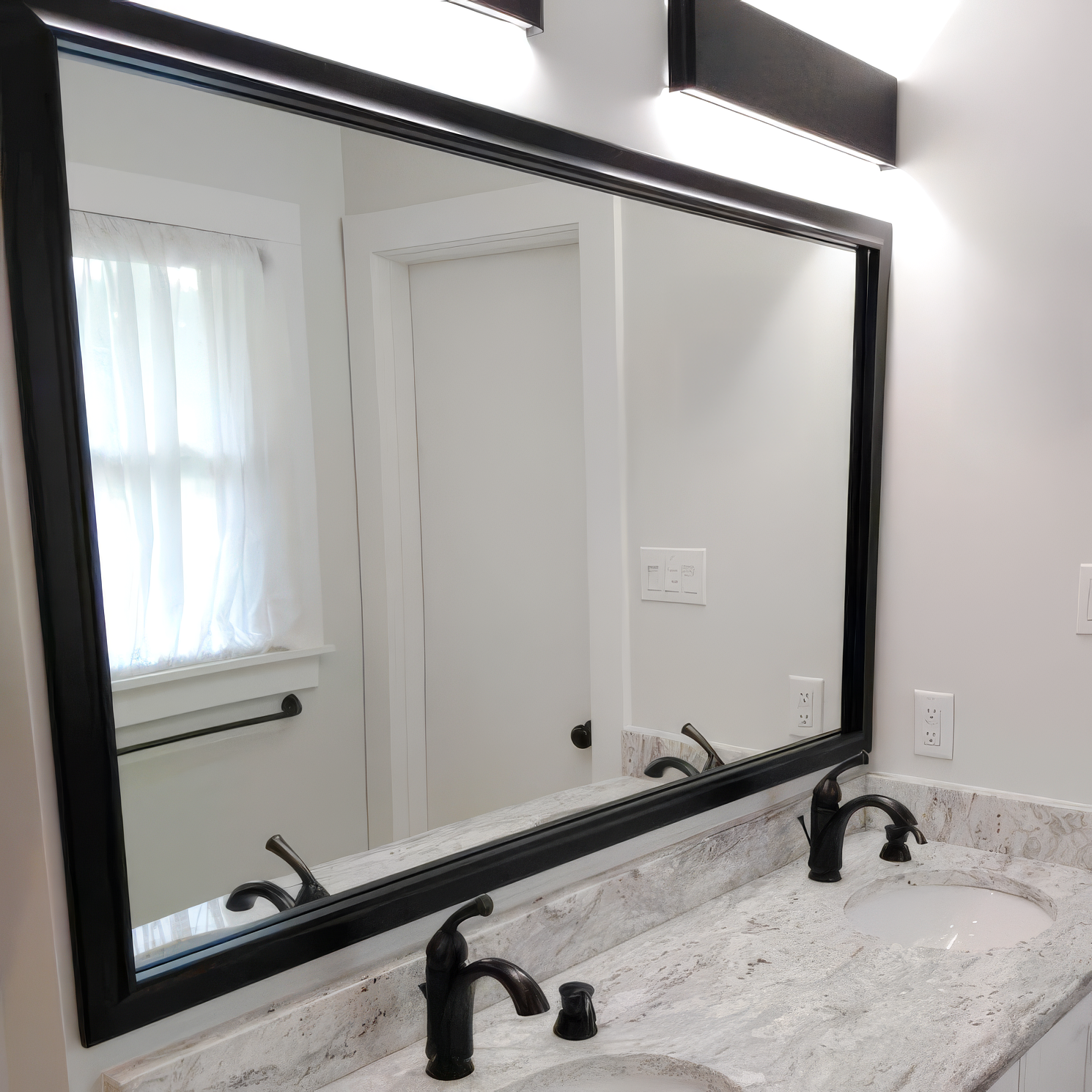 Avery Black Add A Frame