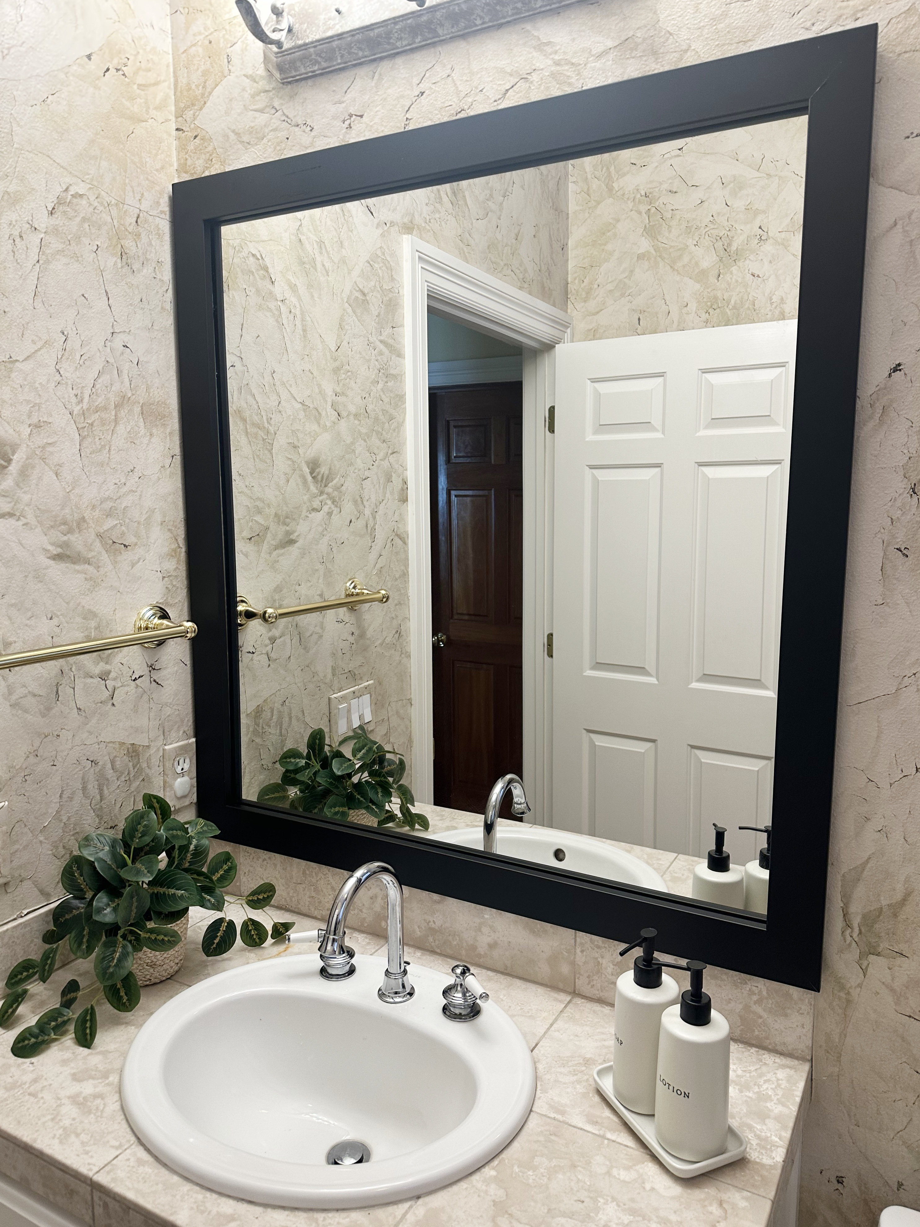 Berkshire Black Add A Frame