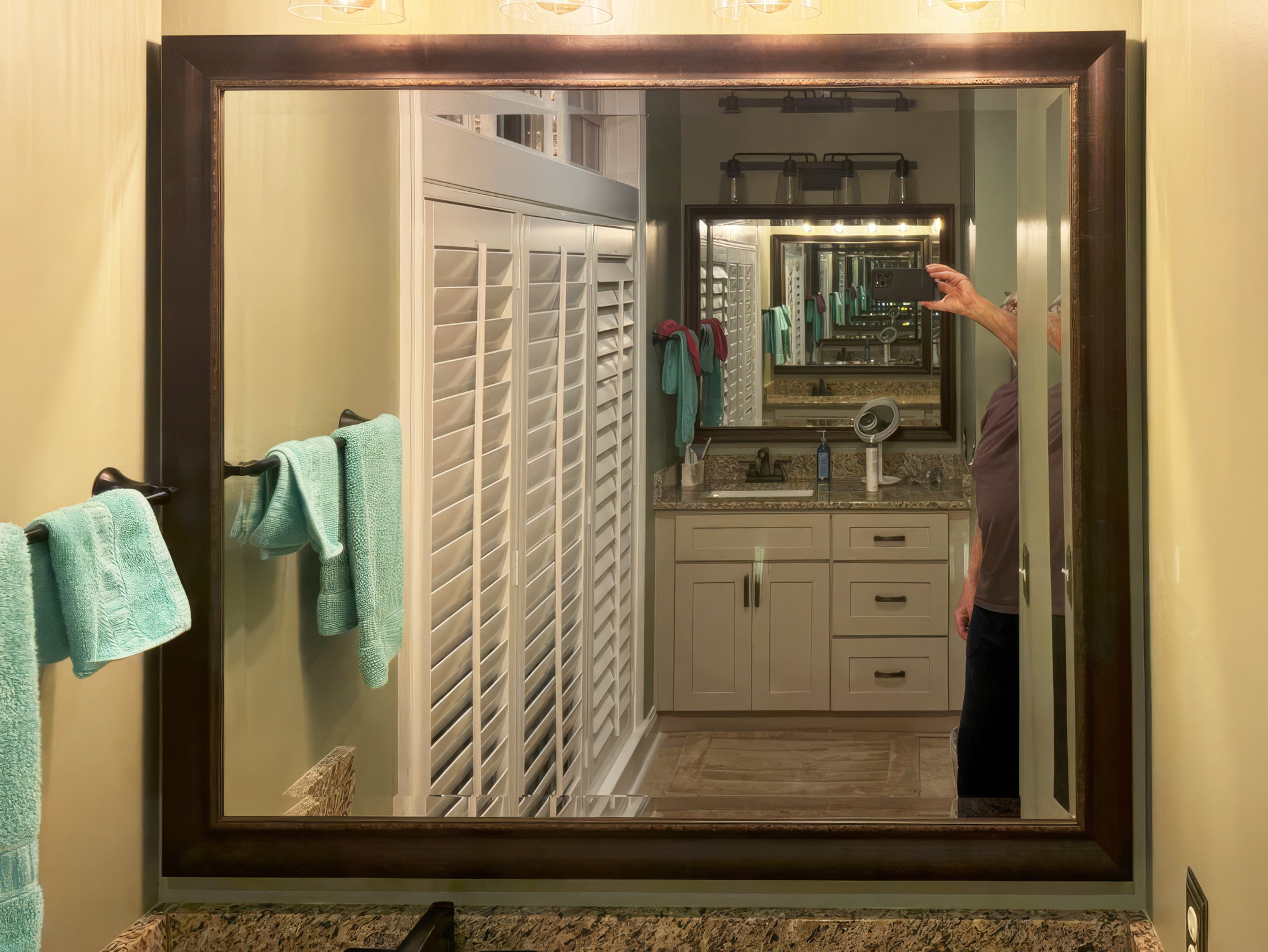 ventura-bronze-lifestyle-5.png