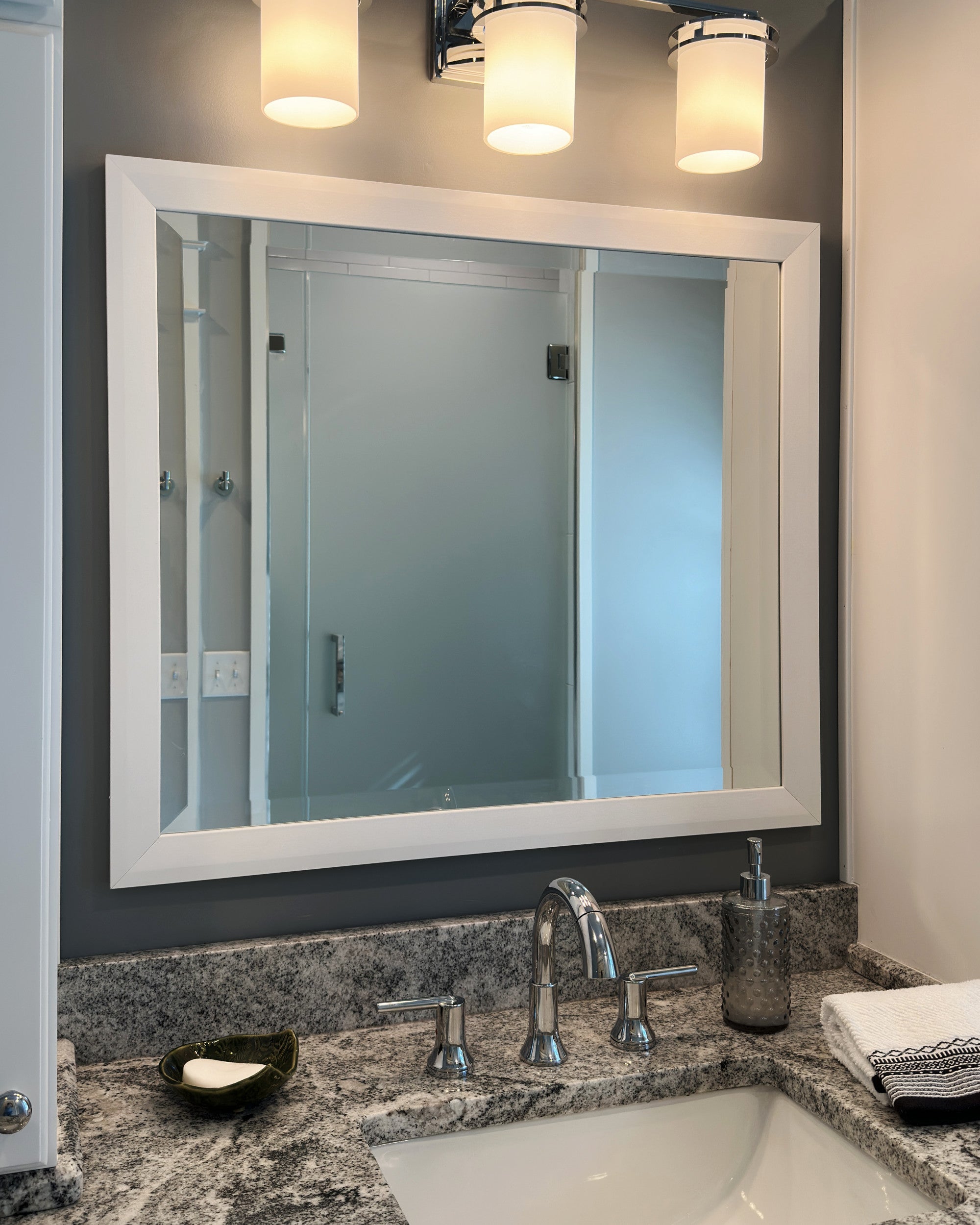 larue-white-lifestyle-4.png
