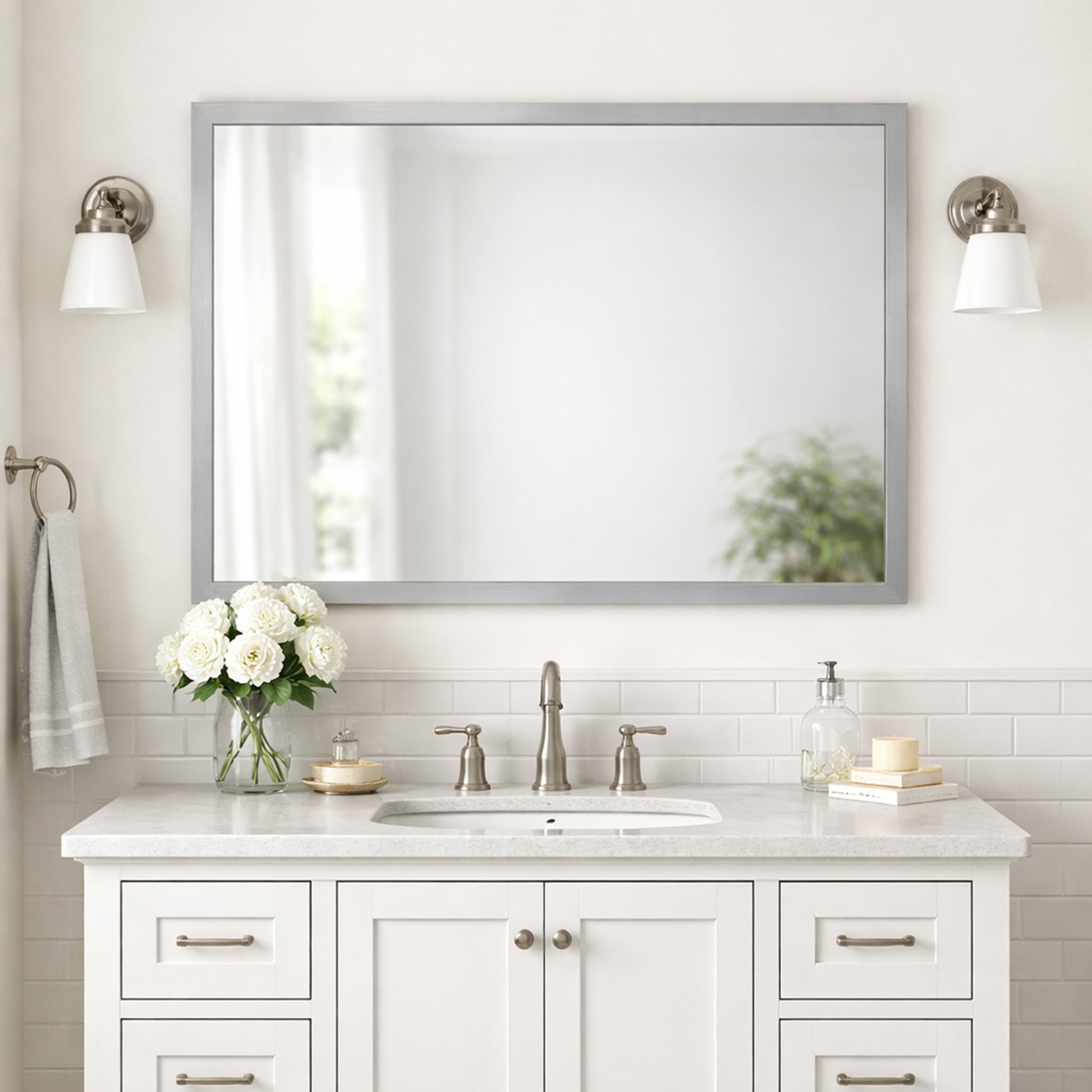 ellis-silver-lifestyle-4.png