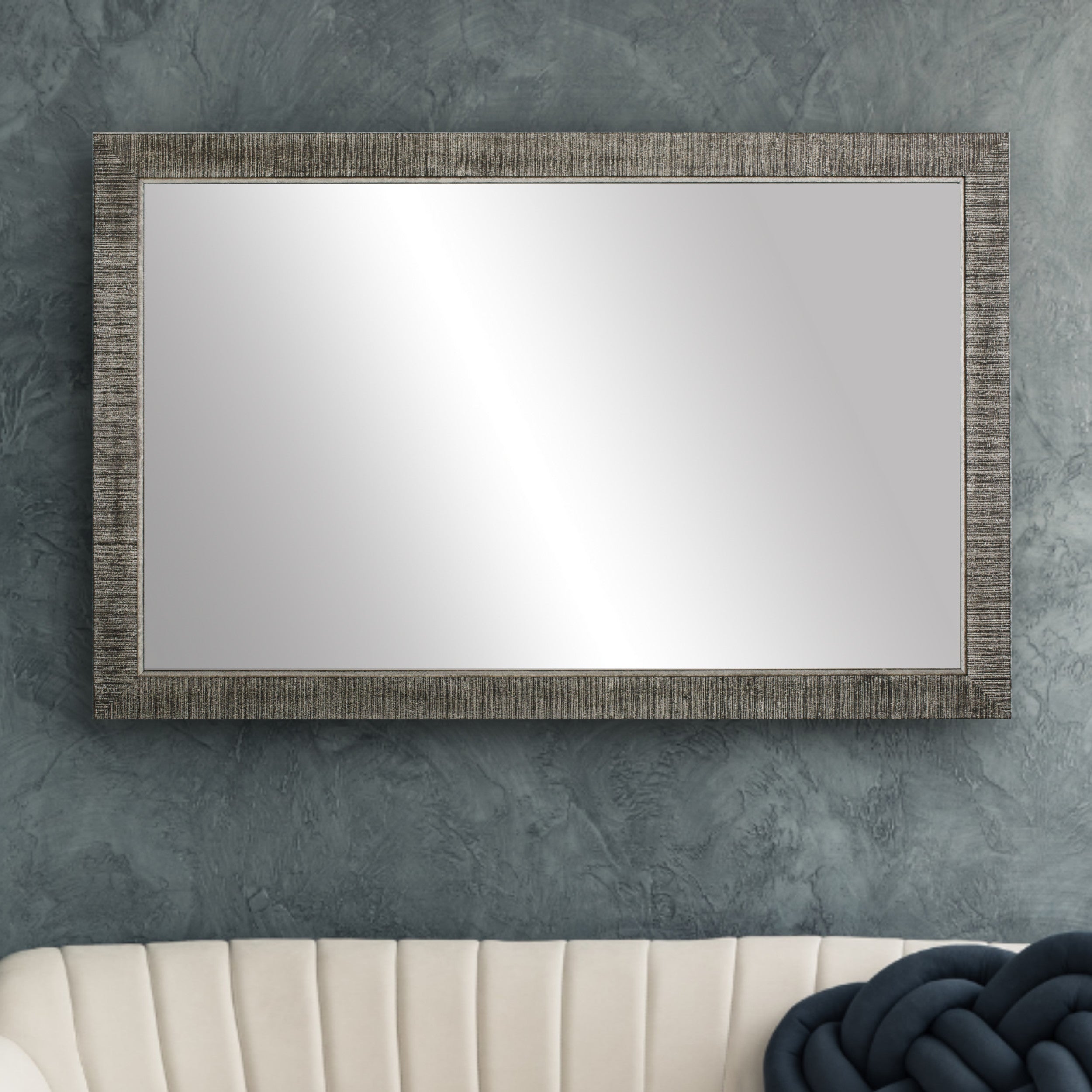 huntington-black-lifestyle-1.png