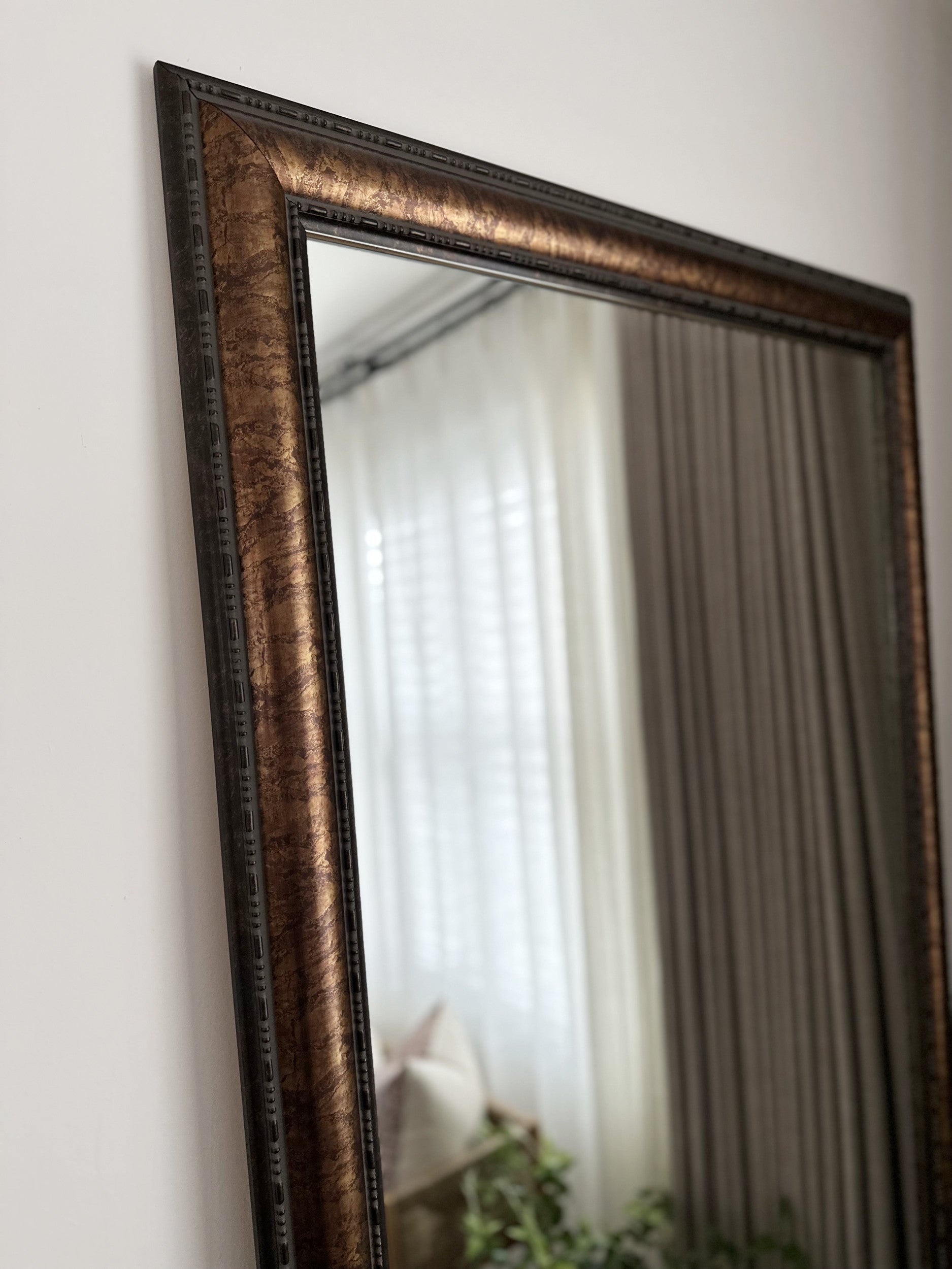 somvervell-bronze-lifestyle-2.png