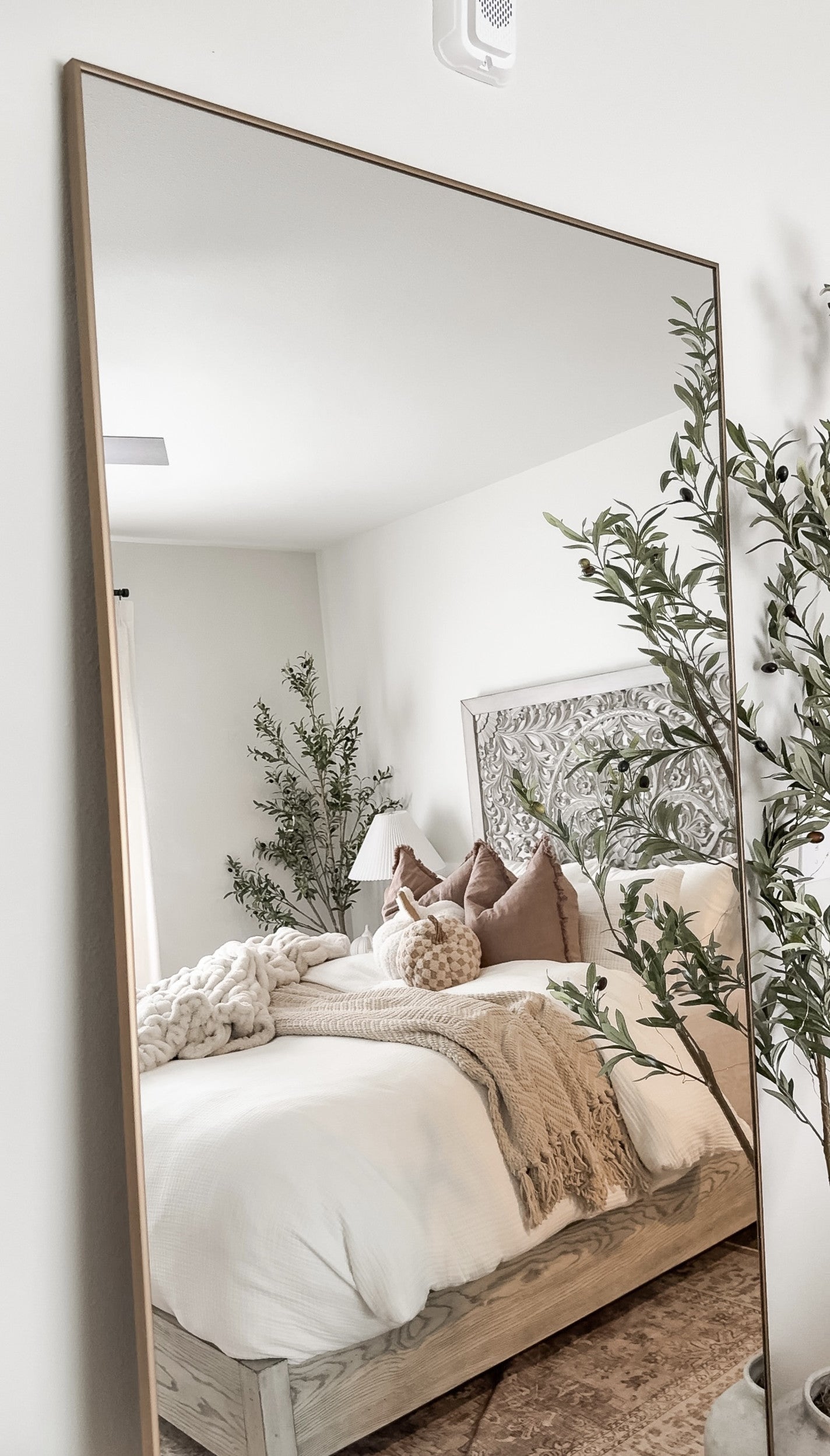 stanton-champagne-bronze-lifestyle-2.png