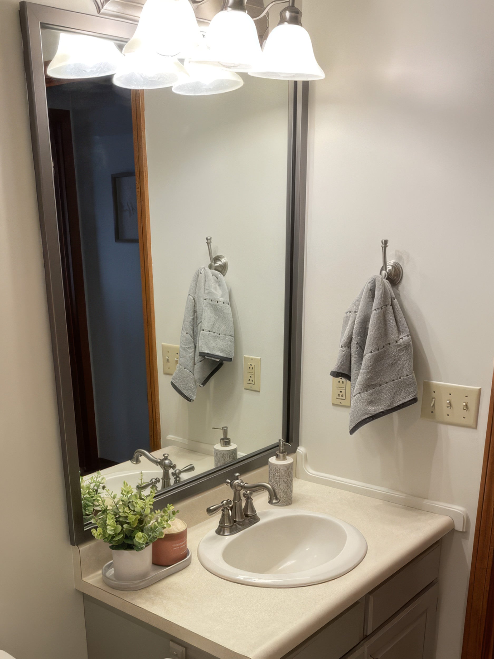 ellis-satin-nickel-lifestyle-5.png